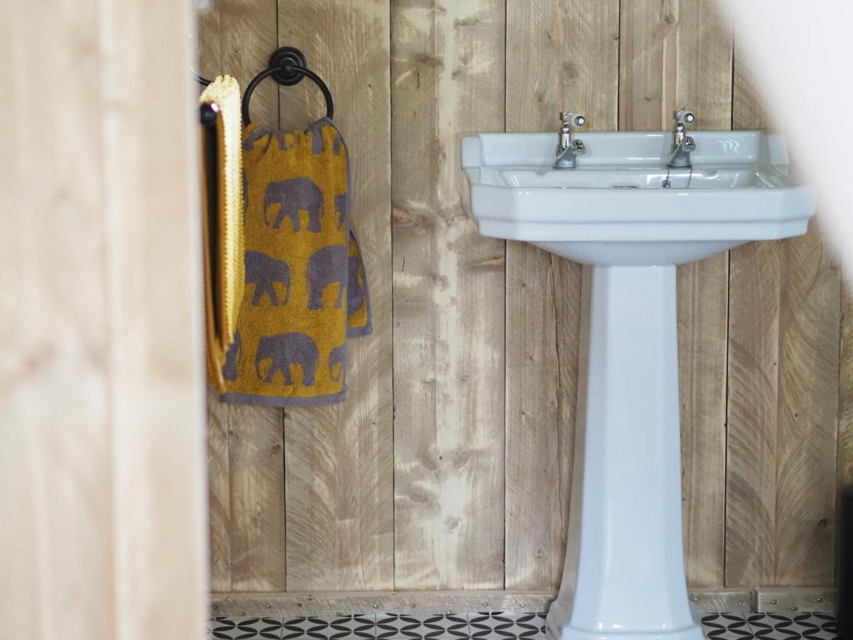 Brackenhill Glamping - Safari Tent With Hot Tub - Sleeps 6 Ivybridge Exterior photo